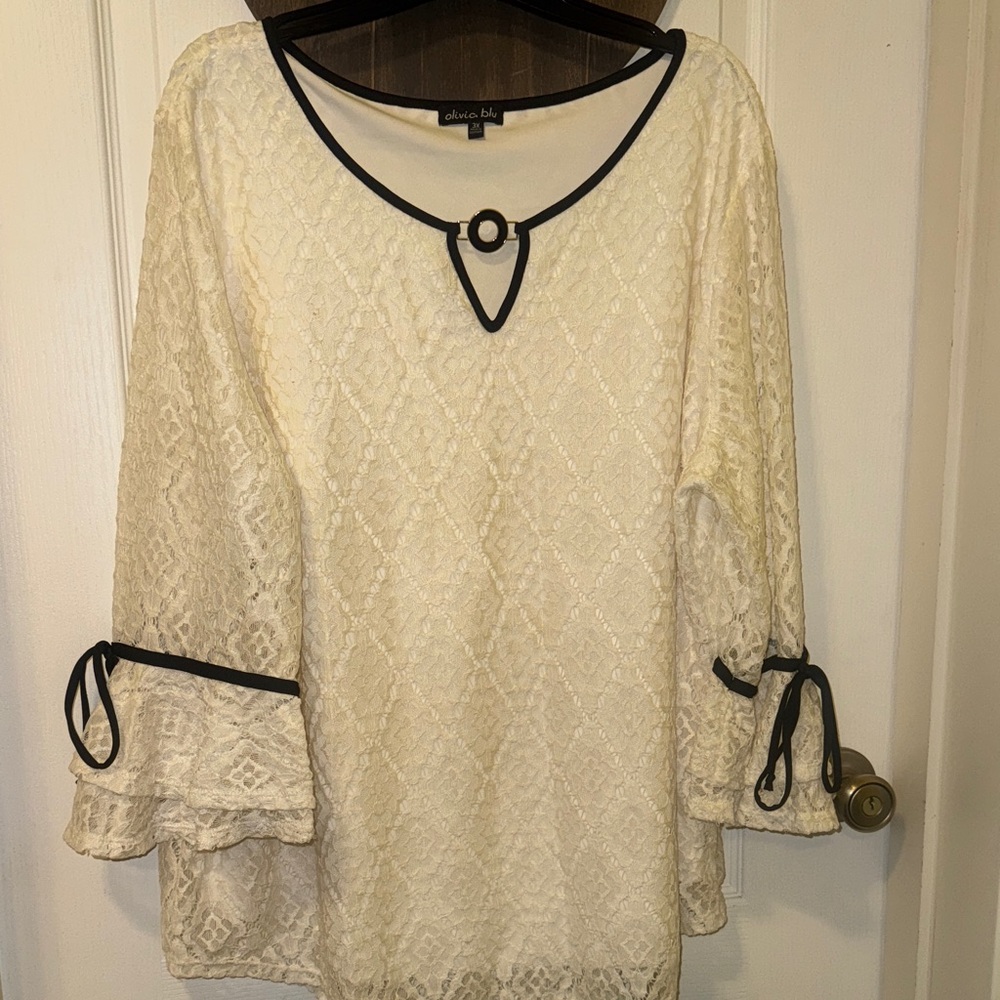 Olivia Blu Chic Cream Blouse with Black Accents NWOT - Picture 2 of 8